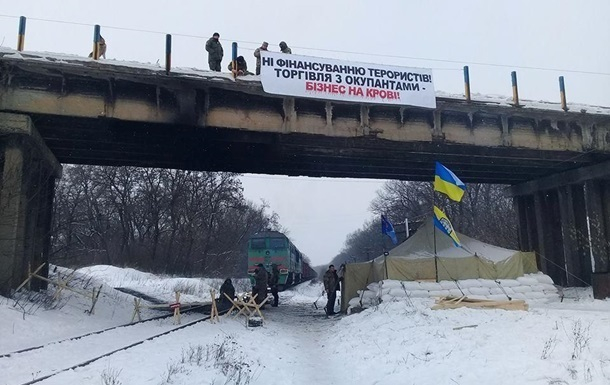 Порошенко готовит сюрприз боевикам блокирующим Донбасс Порошенко готовит сюрприз боевикам блокирующим Донбасс