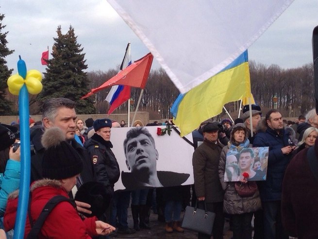 Геи, украинцы, оплаченная массовка: «Марш памяти Немцова»