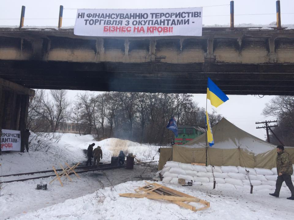 Блокировщики Донбасса пошли против Киева из-за предательства власти Блокировщики Донбасса пошли против Киева из-за предательства власти