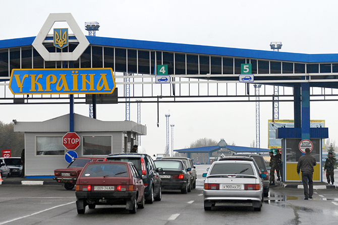 «Если мучит ностальгия - Чемодан, вокзал Россия»: Украинцы уезжают в Крым