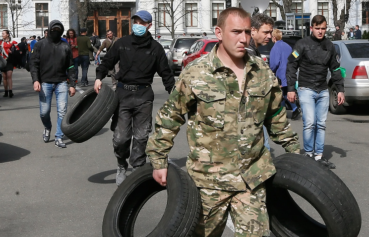 Украинские радикалы сожгли флаг России