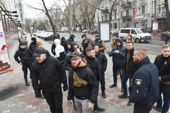 Беспорядки в Одессе: акция протеста националистов около банка