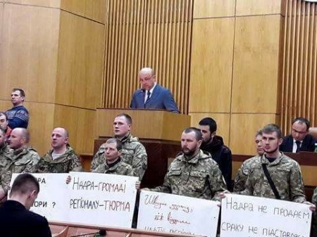 Ветераны АТО шантажируют Порошенко российской фабрикой «Рошен»