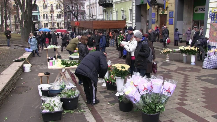 Киев отметит 8 марта, несмотря на декоммунизацию