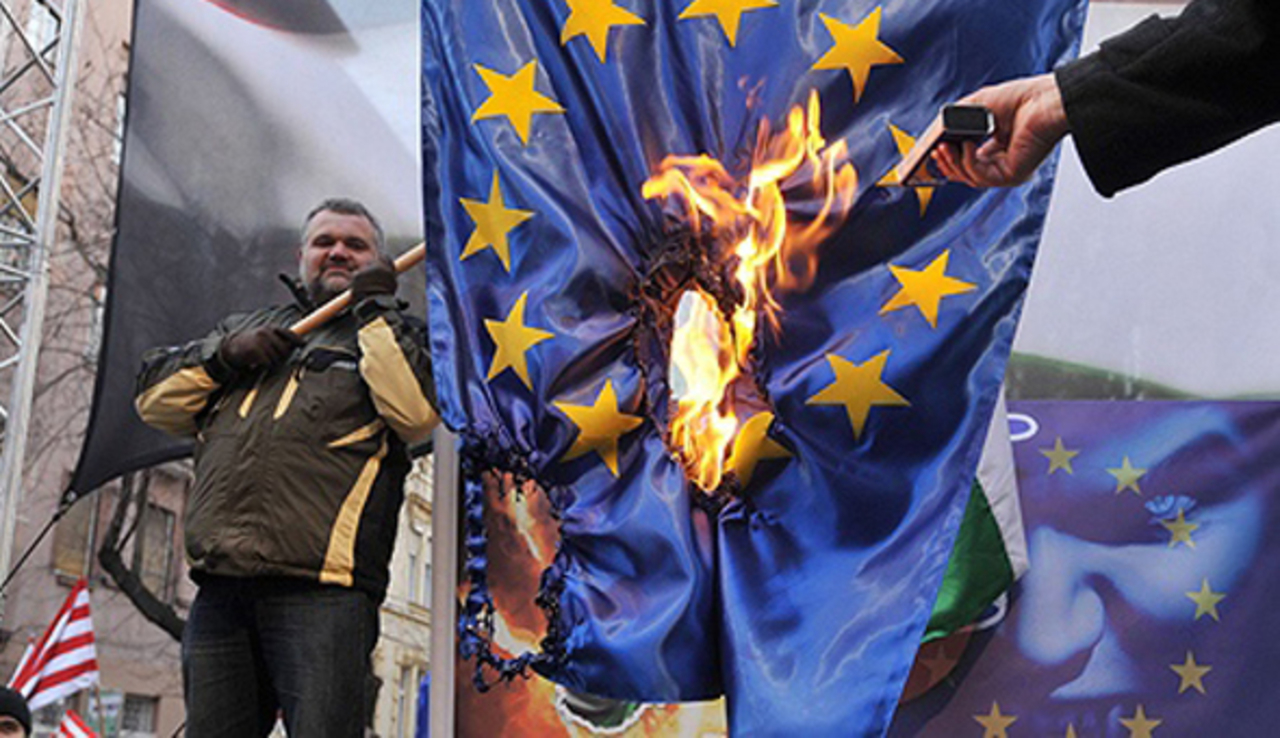 Украинские националисты объявили «войну кремлевскому» Евросоюзу