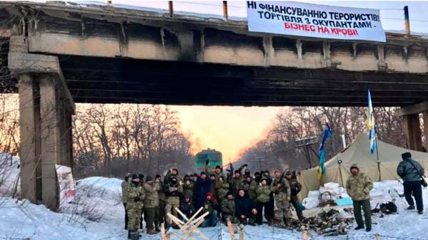Агония украинской свиньи в капкане Донбасса