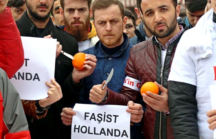 Турция «пускает кровь» апельсинам