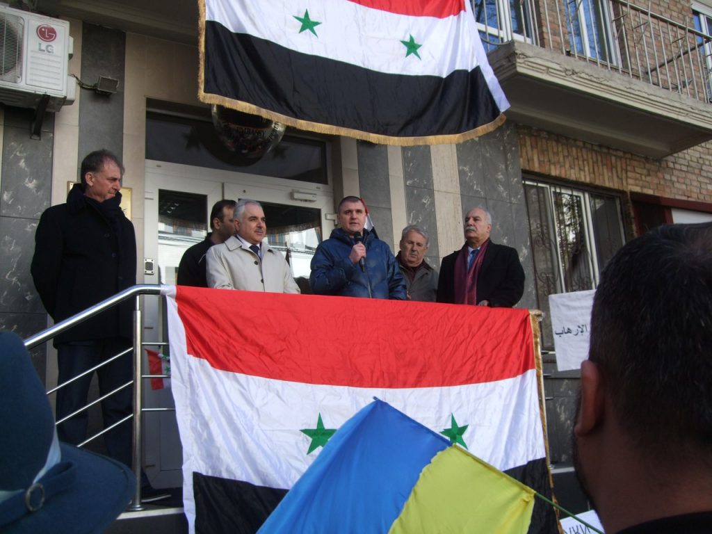 США к ответу! — в Киеве прошла антиамериканская акция в поддержку Сирии