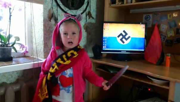 Фашисты с пеленок: дети Украины уже готовы казнить русских на виселицах