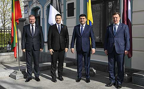 Гройсман и премьеры стран Балтии пугают мир военной мощью Крыма