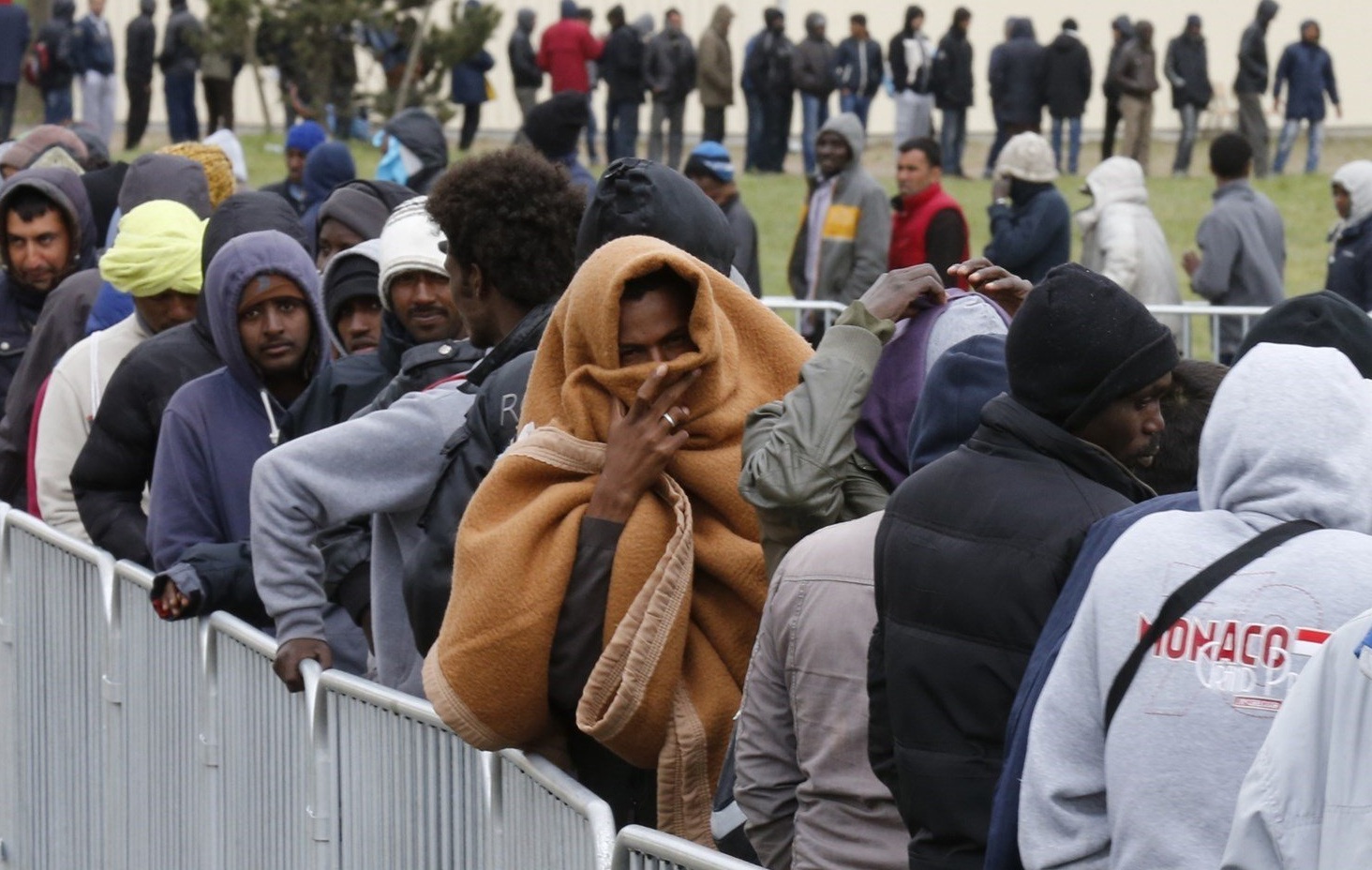 Откровения европейца о беженцах: ведут себя как животные и от них смердит