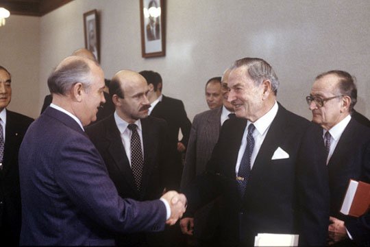 «С Горбачевым Рокфеллеры говорили уже не как с Брежневым. Не как с равным»