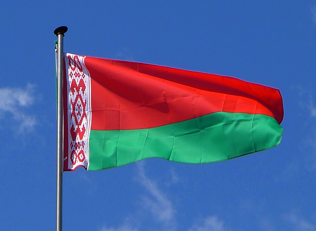 Запад пока не может оторвать Белоруссию от России, но всё для этого делает