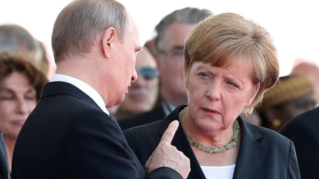 Уберегли от неприятностей: Меркель раскрыли секрет общения с Путиным