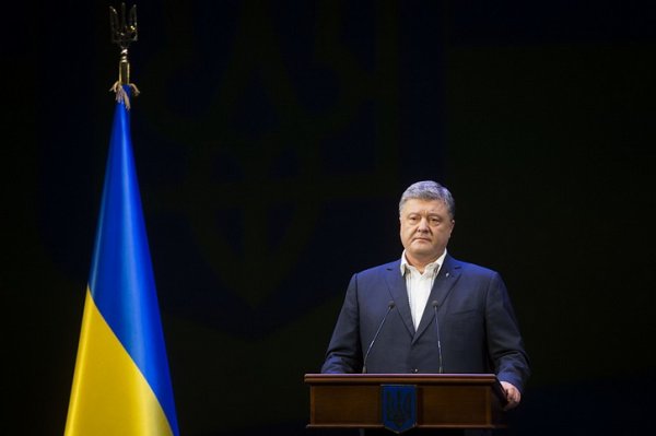 Порошенко: Крым будет переименован на украинских картах