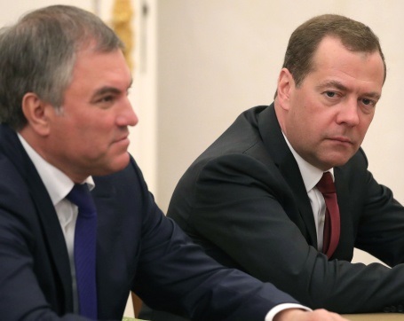 Депутатам пригрозили. «Тайная империя» Медведева наносит ответный удар