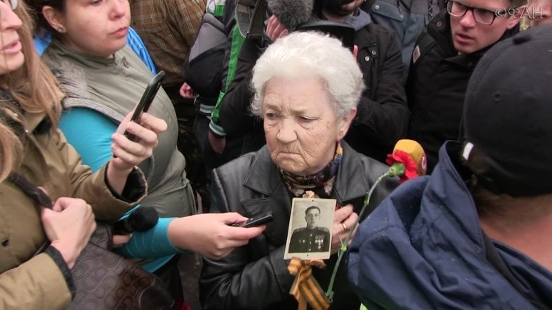 Унижение и ненависть: как неонацисты издевались над ветеранами ВОВ в Киеве