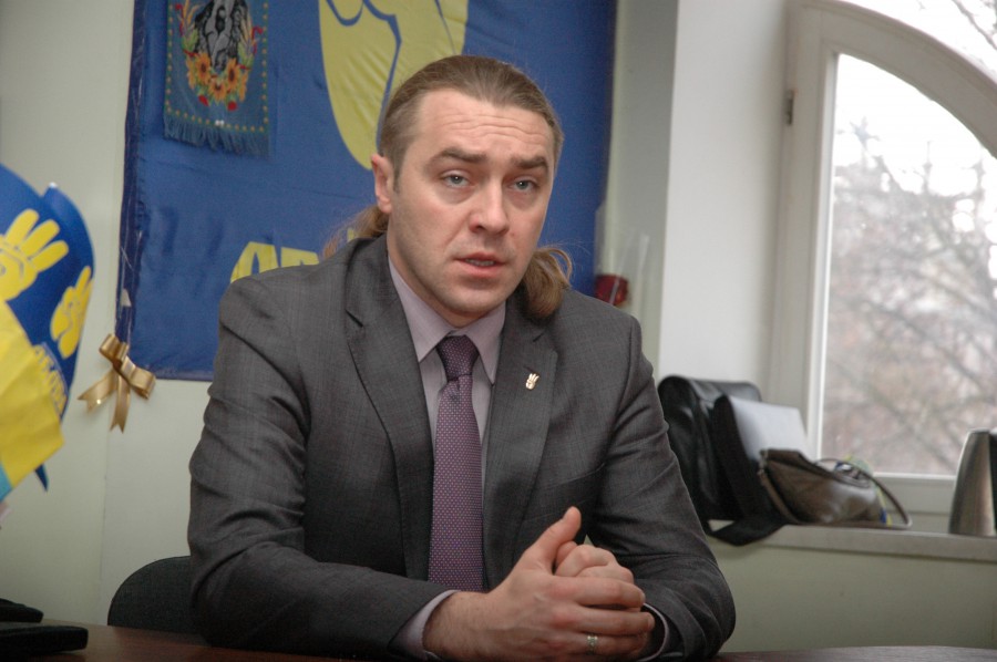 Депутат Рады Мирошниченко предложил избивать детей в школах за русскую речь