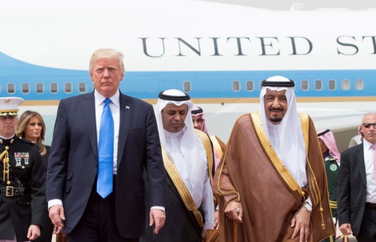 Коротко о главном: о чём говорил Трамп в Саудовской Аравии
