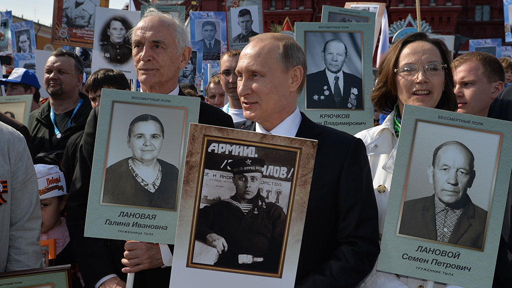 Владимир Путин: собственным примером в «Бессмертный полк»