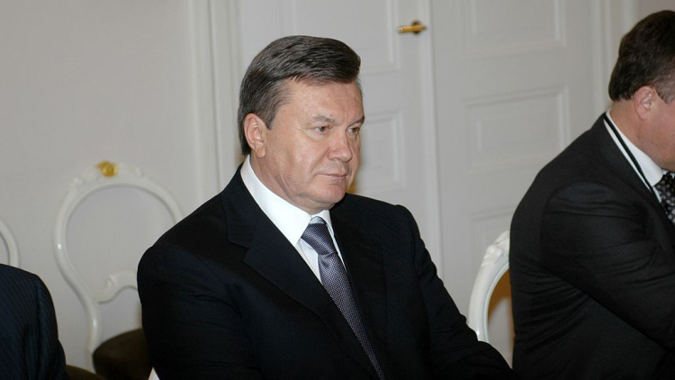Дело Януковича: радикалы окружили здание суда