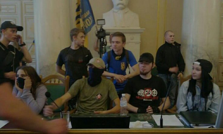 Украинские националисты сорвали заседание областного совета в Львове