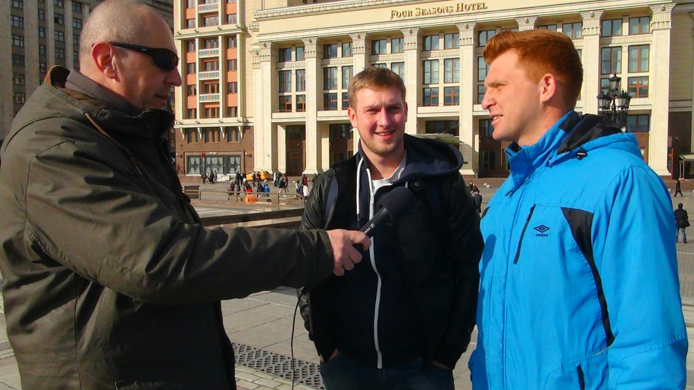 Простой чех поспрашивал у прохожих в Москве, что они думают об американцах
