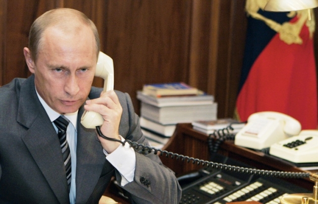 Кремль анонсировал разговор между Путиным и Порошенко