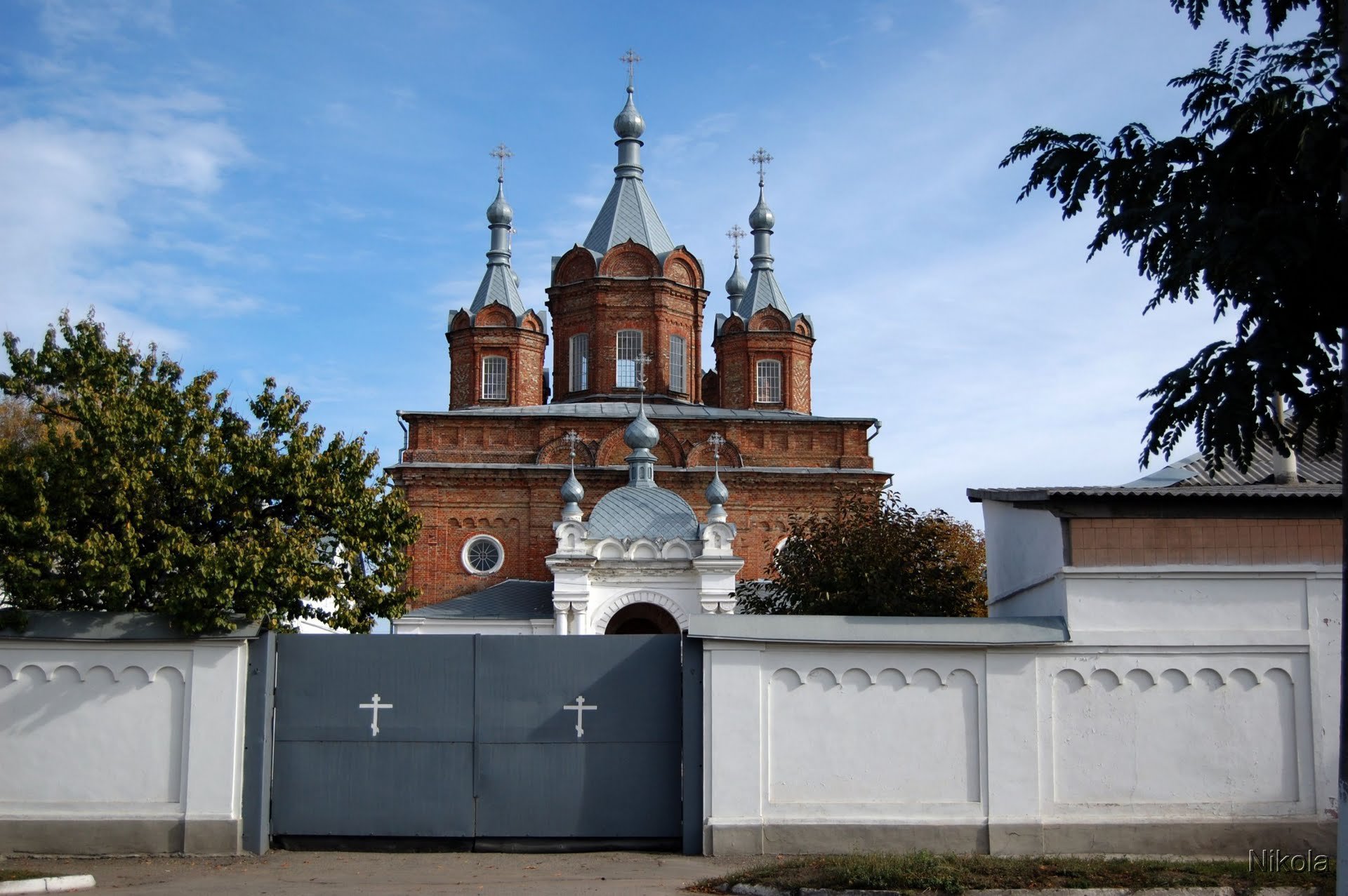 СБУ закрывает монастырь в Старобельске за надпись «ЛНР» на его стене