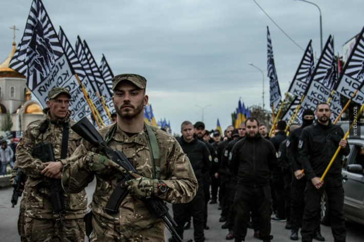 Украинские радикалы из АТО окружили дом президента Украины
