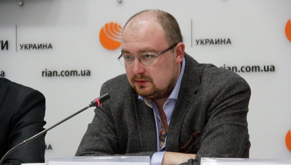Денис Денисов: Порошенко готовит двойное предательство Майдана