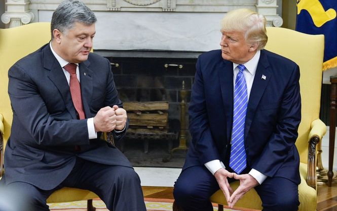 Украинцы подняли на смех «руку» Порошенко после его встречи с Трампом