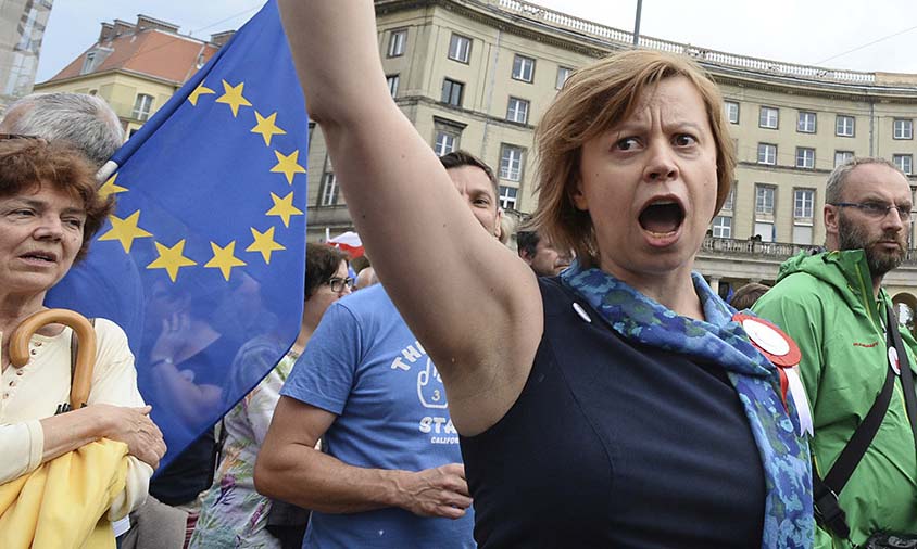Польша приперла Еврокомиссию к стенке: Надоели двойные стандарты