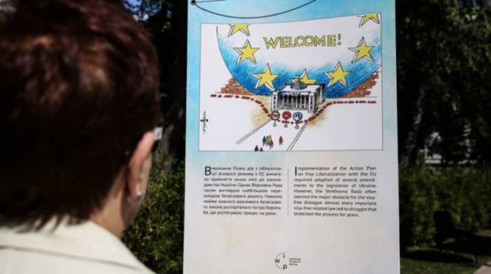 Выставка карикатур в Киеве удивила всех: как украинцы к безвизу ползли