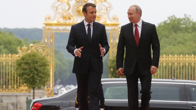 Подоплека встречи в Версале: Макрон встретил Путина в роли «проводника» Подоплека встречи в Версале: Макрон встретил Путина в роли «проводника»