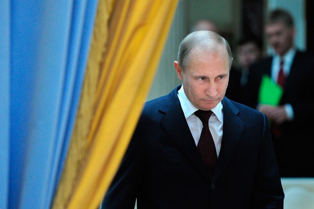 «Нас пугали: придёт Путин, будет руина, но руина пришла, а Путина всё нет» «Нас пугали: придёт Путин, будет руина, но руина пришла, а Путина всё нет»