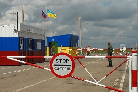 Украинские пограничники держат в заложниках 3500 детей из российского Крыма