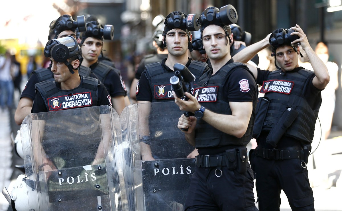 Попытка турецких ЛГБТ сорвать Ураза-байрам с треском провалилась
