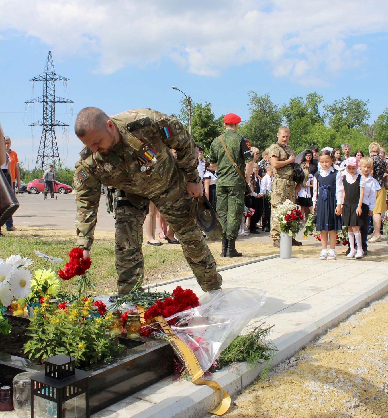 В ЛНР почтили память российских журналистов, погибших три года назад