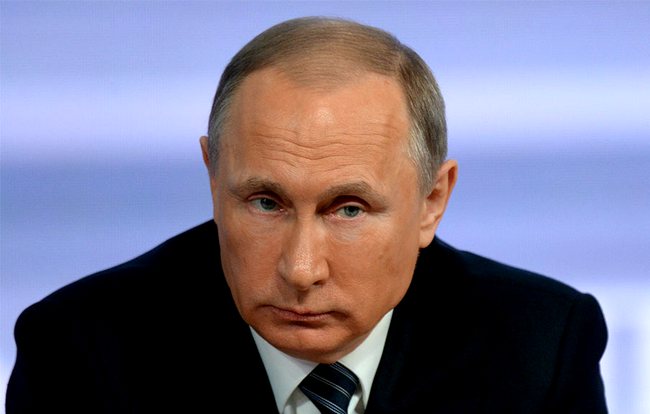 Путин предложил экс-главе ФБР Джеймсу Коми политическое убежище в РФ