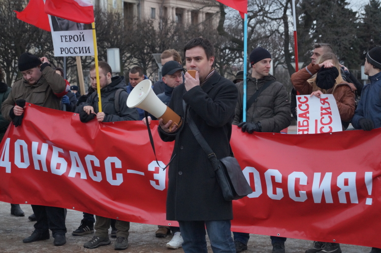 Жители ДНР поддержили Захарченко - только в Россию