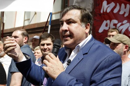 Саакашвили потребовал у Порошенко 50 евро за залитую зеленкой футболку
