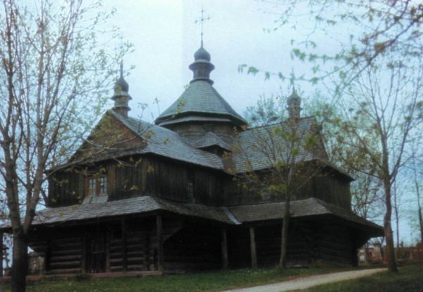 В Прикарпатье у православного прихода униаты отбирают древнейшую церковь