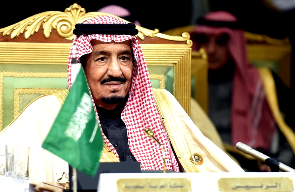 Саудовский король везет в Москву деньги. Много денег