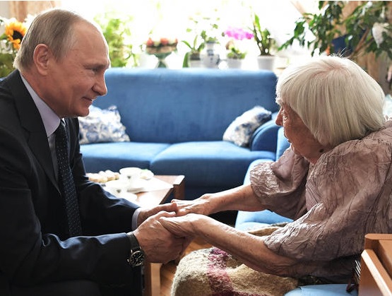 Чего тебе надобно, старуха Алексеева? – спросил Путин. Ответ ее потряс всех Чего тебе надобно, старуха Алексеева? – спросил Путин. Ответ ее потряс всех