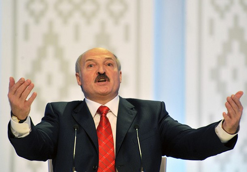 Лукашенко заявил о готовности выполнить все поручения Порошенко... и Путина