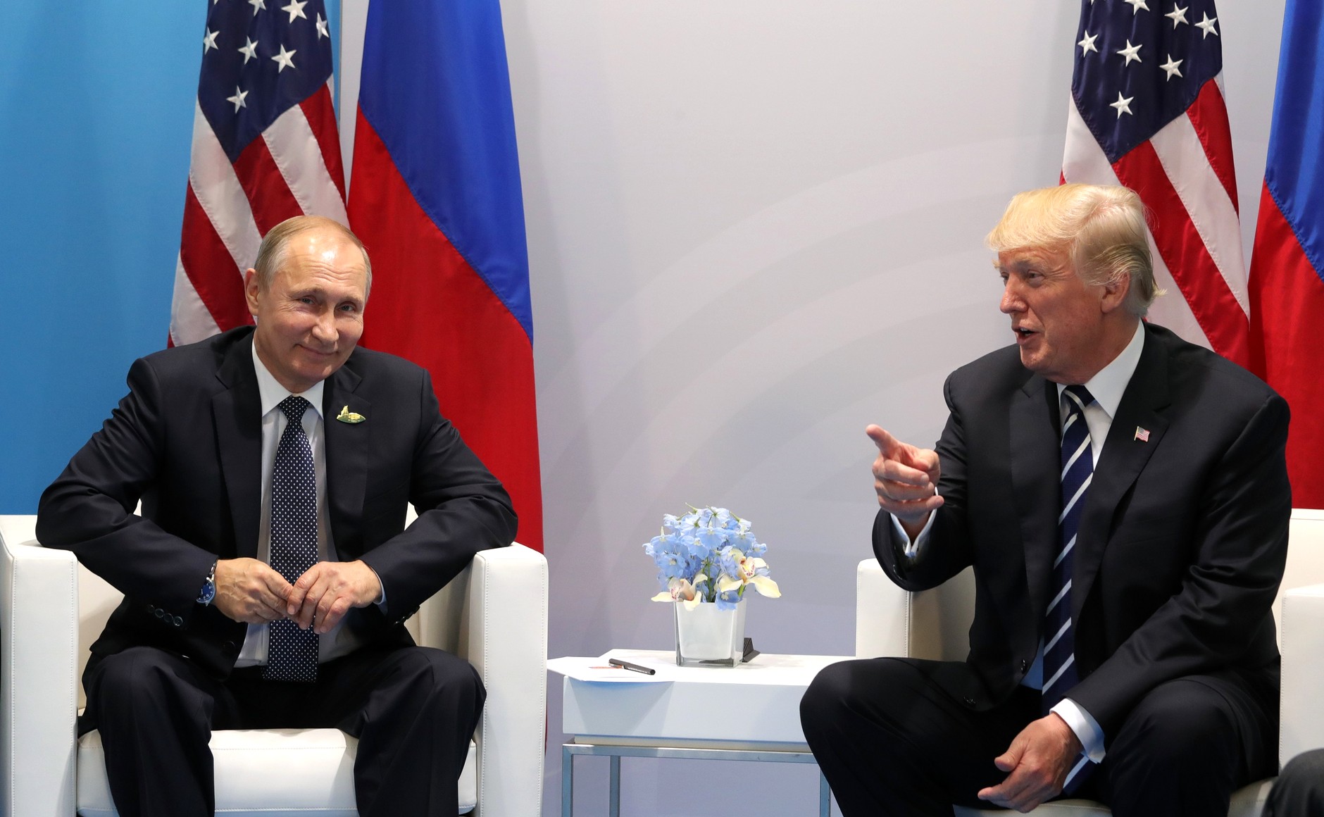 Что говорит язык жестов Путина и Трампа на их первой встрече