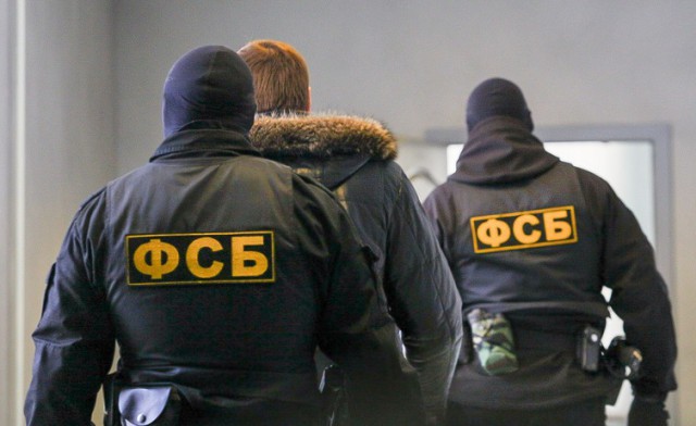 Пятерых сотрудников ФСБ арестовали по делу о взятке
