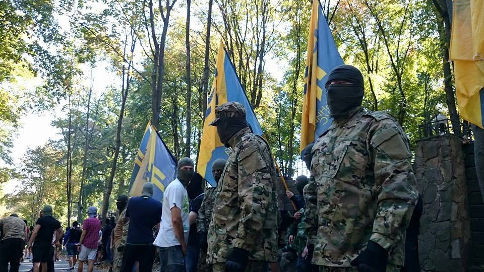 Националисты избили в Киеве переселенцев из Донбасса