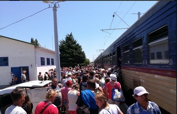 УкроСМИ похвастались «забитыми поездами» перед Россией: Крым, завидуй